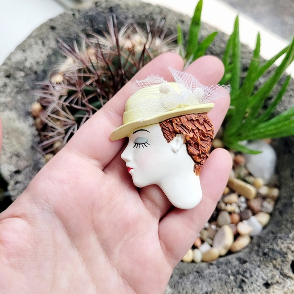 Vintage Profile of a Woman Brooch Pin - Picture 2 of 5